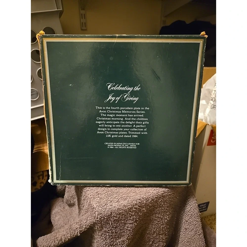 1983‎ Avon Christmas Memories Plate, original box